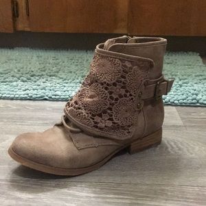 Ankle boots